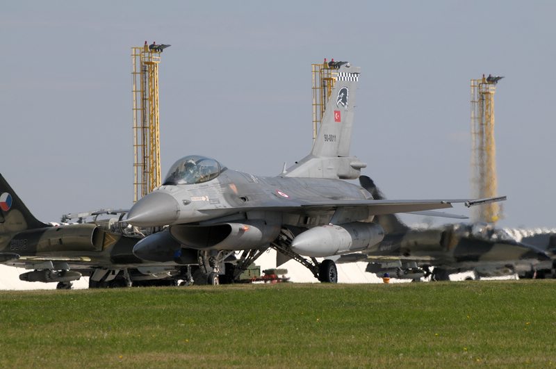 comp_RARO 13_14.jpg - The Turkish Air Force deployed 5 F-16s to Náměšt’, two double- and three single seater
